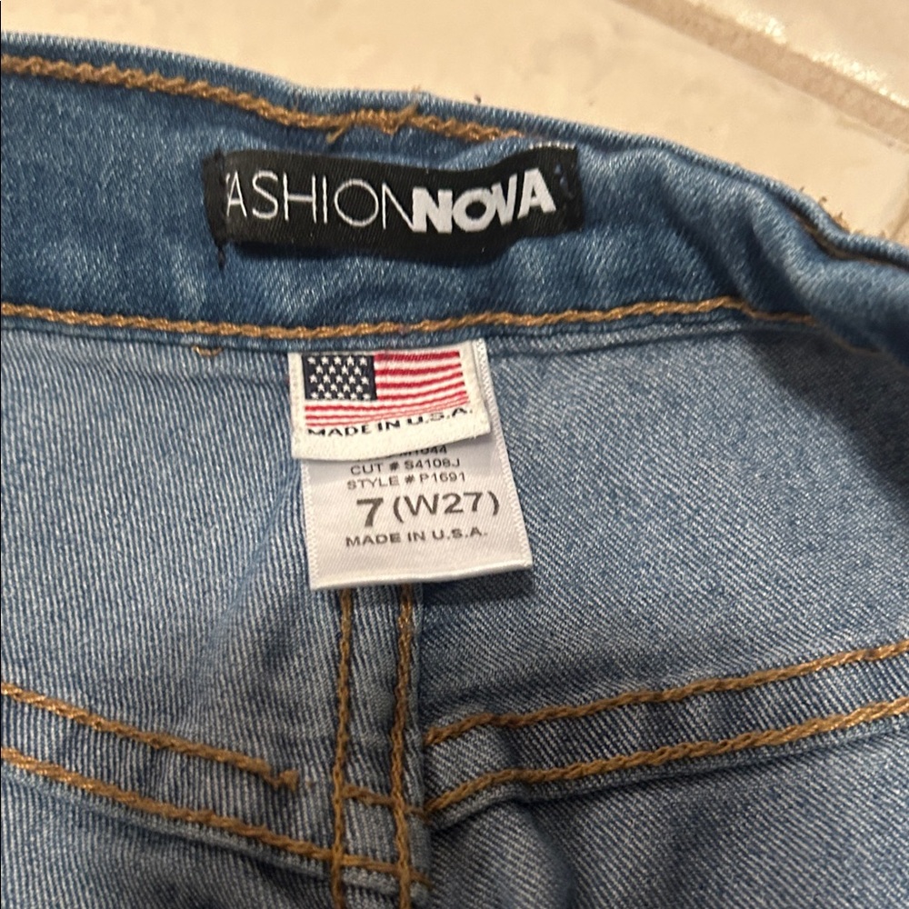 Fashion Nova Light Blue Women's High-Rise Denim Jeans Button Fly Size 7